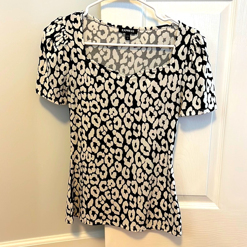 Short sleeve top